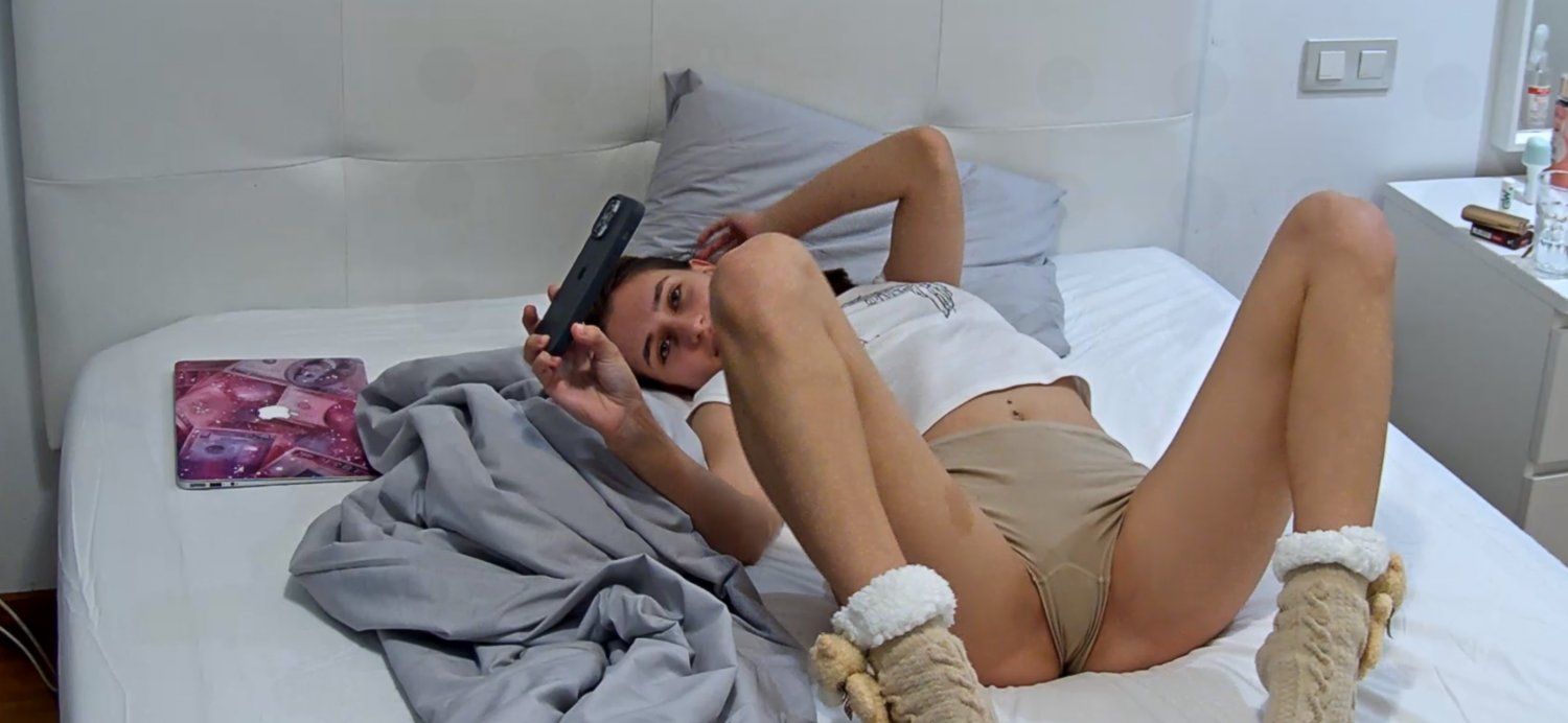 cute skinny girl #38G8m7f8